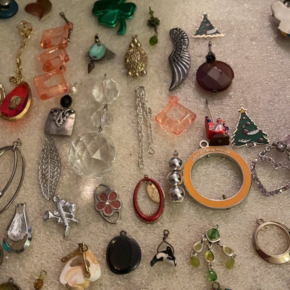 Bundle 105 pendent lot - Picture 3 of 7